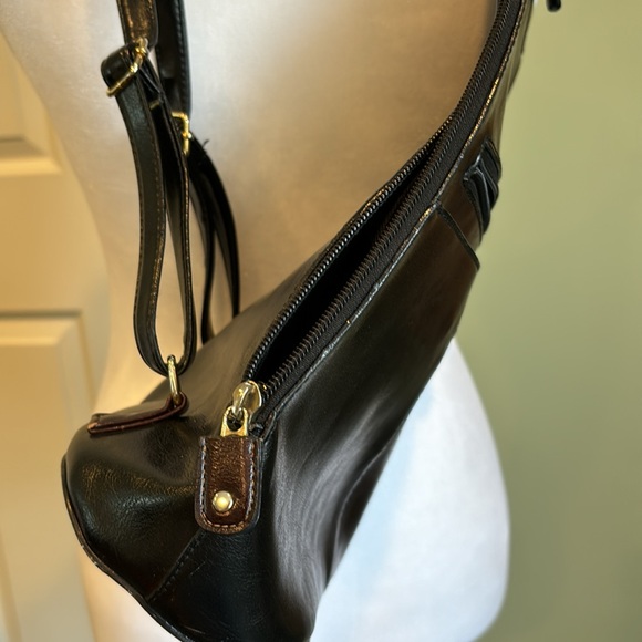 Beautiful Two toned leather backpack - Picture 5 of 6